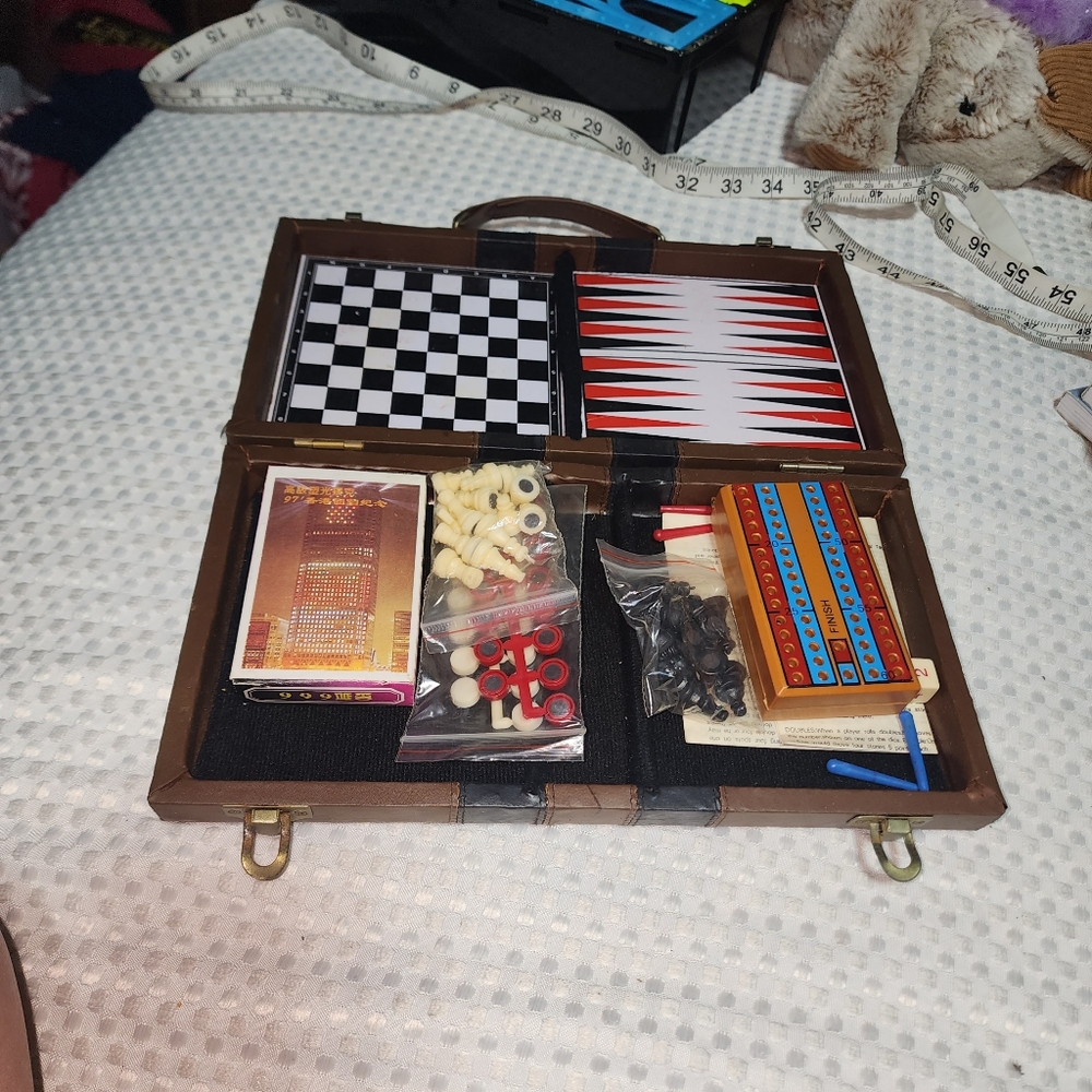 6 IN 1 TRAVEL GAME SET SUITCASE
